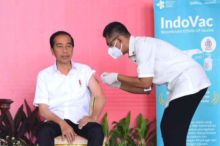 Jokowi Booster Pakai IndoVac, Vaksin BUMN Terbukti Aman dan Halal (Foto: MNC Media)