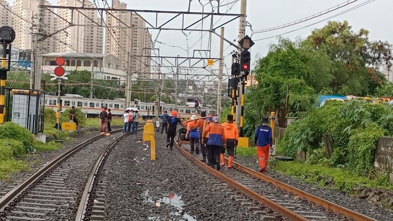 Perjalanan Terganggu Imbas KRL Anjlok, KAI Minta Maaf. (Foto: MNC Media).