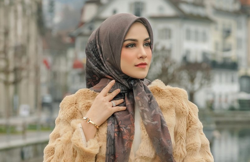 Siapa Pemilik Buttonscarves yang Produknya Dibagikan ke Penumpang Garuda Indonesia. (Foto: MNC Media)