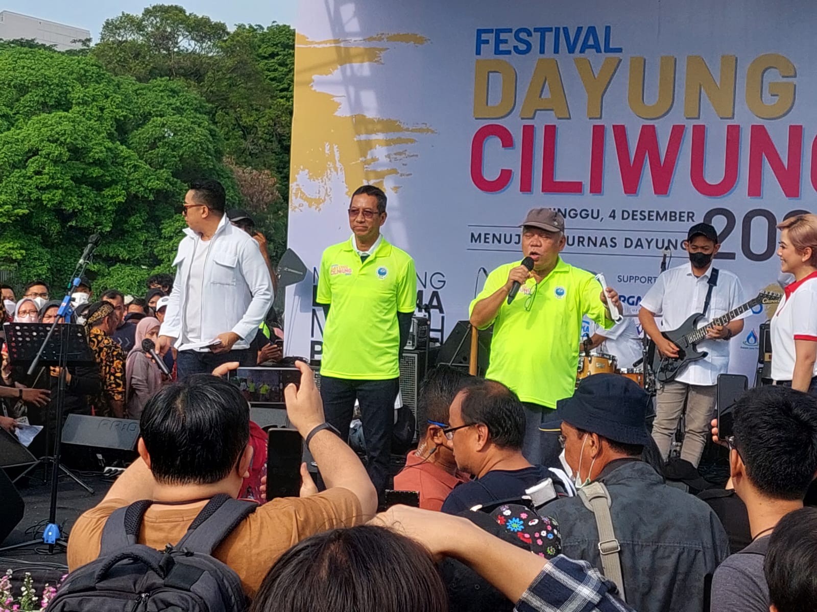 Susur Ciliwung, Pj Gubernur: Masyarakat Jangan Buang Sampah ke Kali. (Foto: MNC Media)