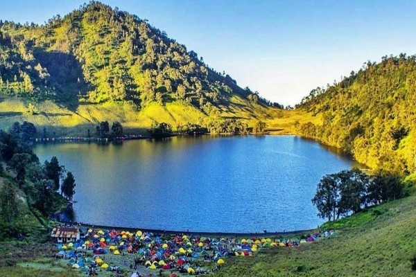 Segini Bedanya Biaya Pendakian Gunung Semeru untuk Wisatawan Lokal dan Internasional. (Foto: Biaya Pendakian Gunung Semeru)