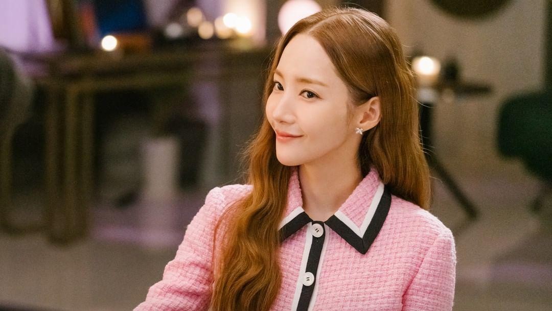Park Min Young yang berperan sebagai Choi Sang Eun terlihat selalu tampil memukau dalam drama Korea tersebut. 