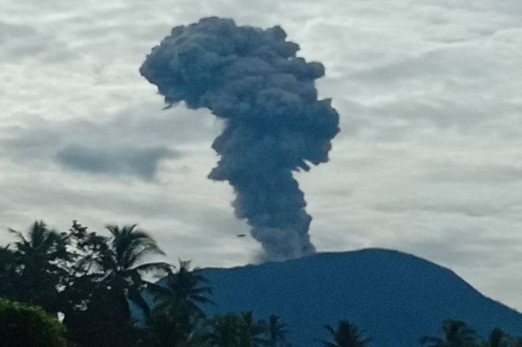 Gunung Marapi Erupsi, 10 Wilayah Di Sumbar Dilanda Hujan Abu Dan Batu