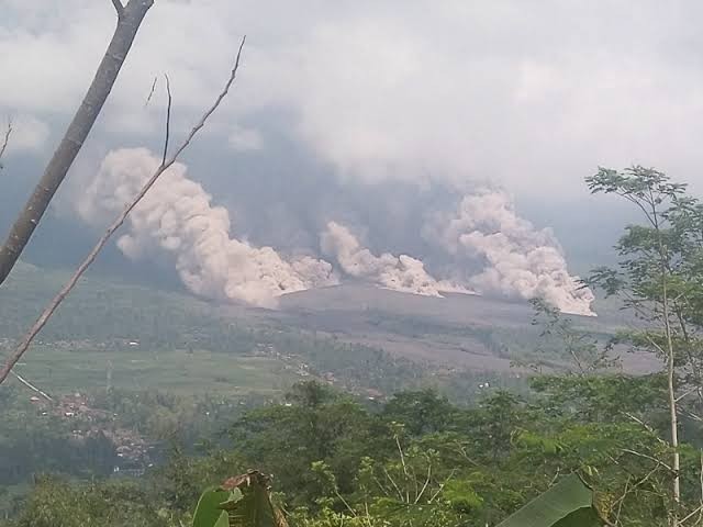 Aktivitas Vulkanik Masih Tinggi, Gunung Semeru Alami 21 Kali Erupsi ...