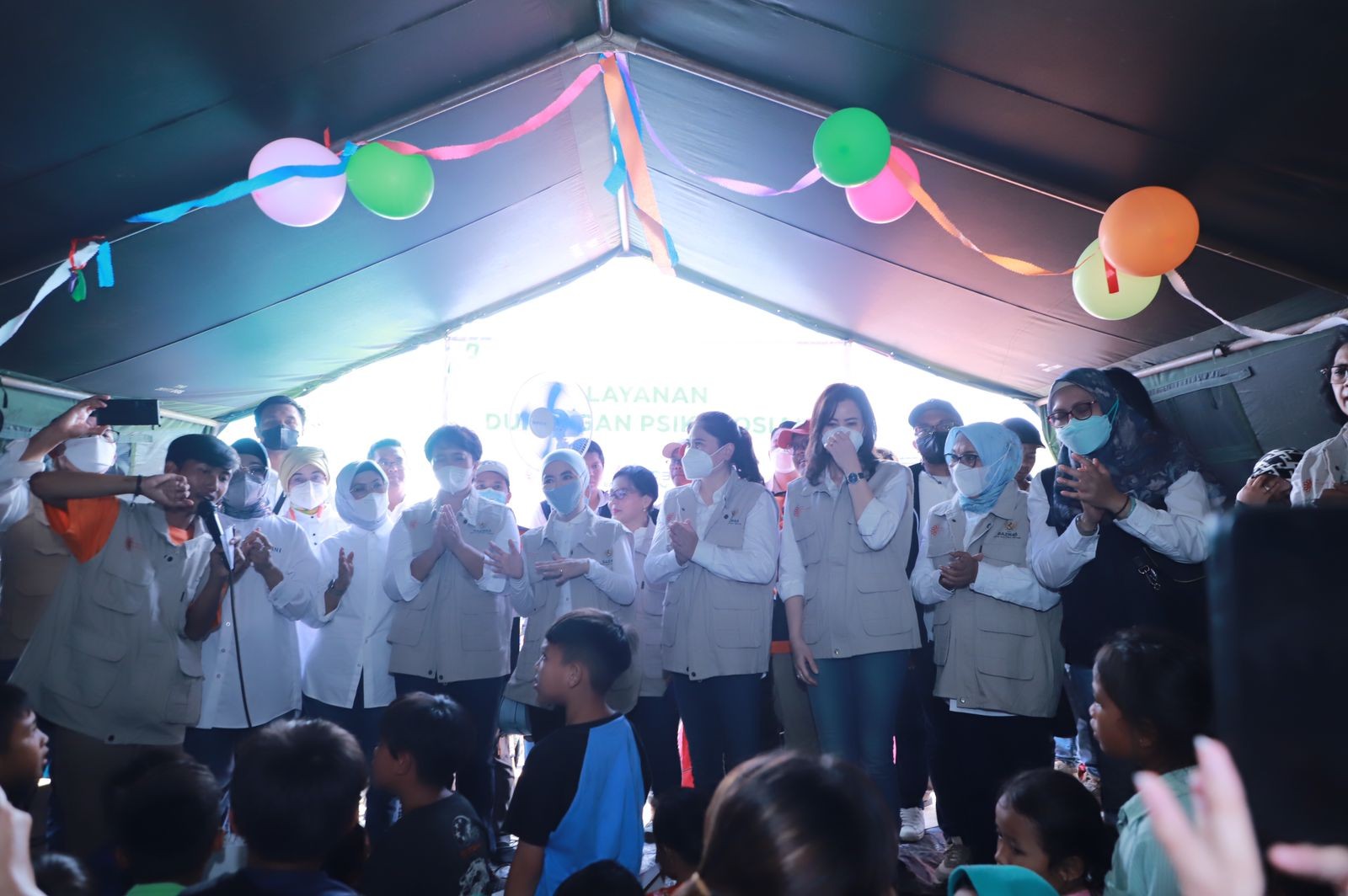Dirut Pertamina Serahkan Langsung Bantuan di Posko Korban Gempa Cianjur (Dok.MNC)