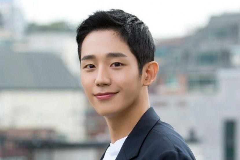 Jung Hae In dikenal sebagai aktor dengan kemampuan akting yang luar biasa.