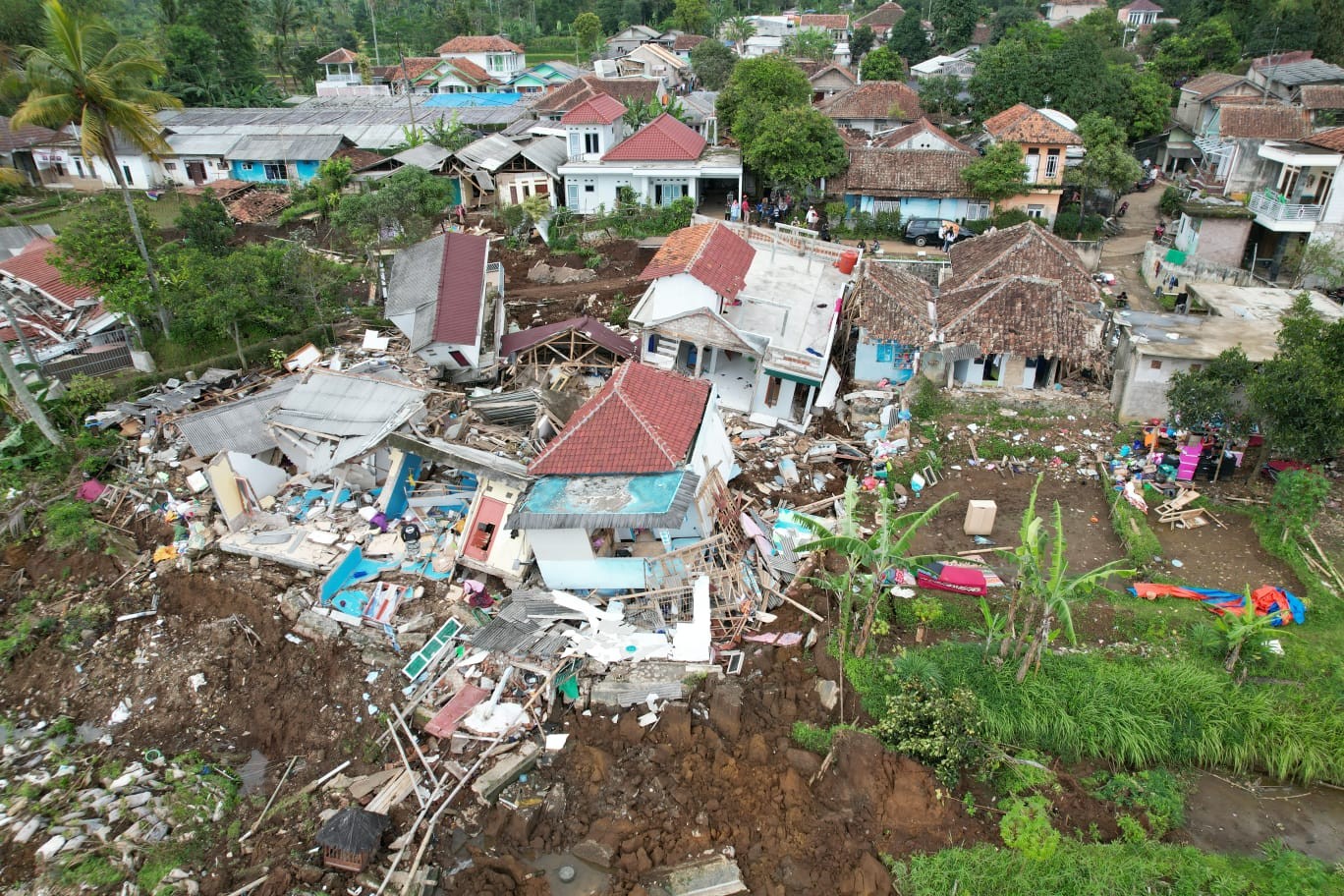 BMKG mendorong Pemerintah Daerah Cianjur segera merelokasi permukiman warga di sepanjang zona patahan atau Sesar Cugenang.