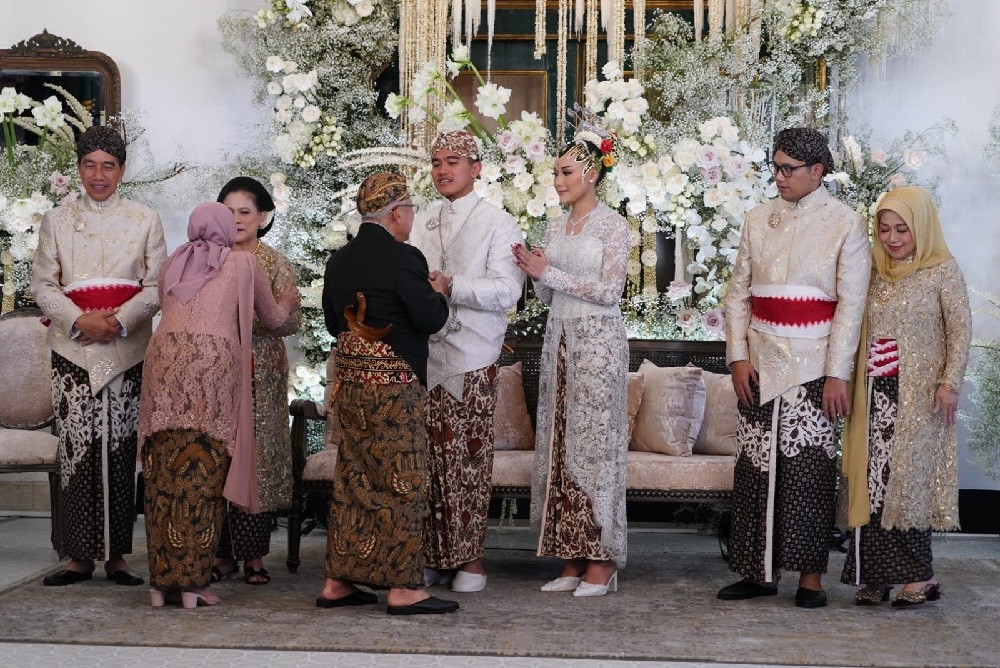 Ma’ruf Amin meminta agar Kaesang Pangarep dan Erina Gudono yang baru saja melangsungkan akad nikah membangun rumah tangga yang harmonis.