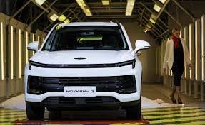 Rusia Luncurkan Mobil Lokal Moskvich dengan Desain Mirip Crossover China (Dok.Reuters)