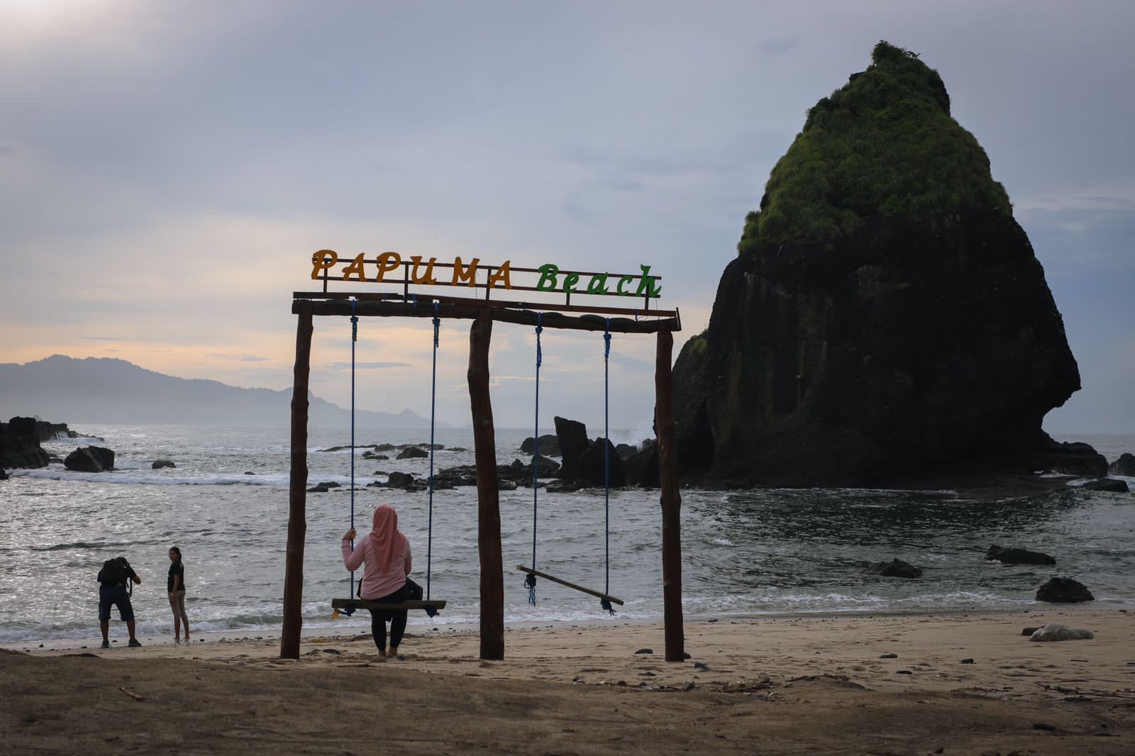 Pantai Tanjung Papuma, Jember 