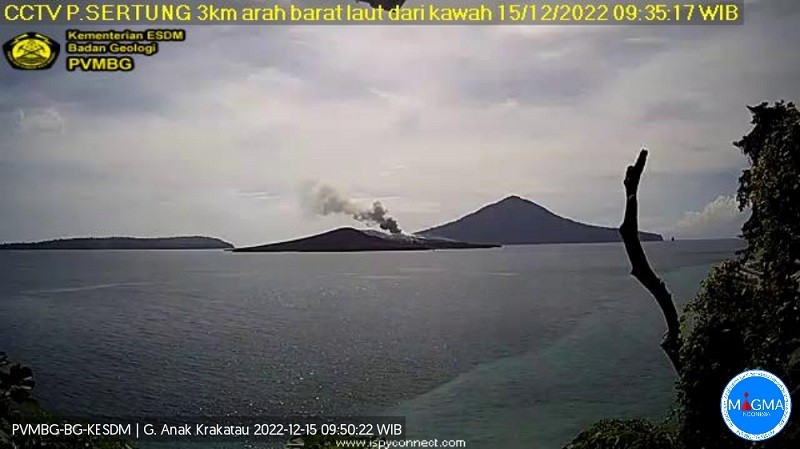 Gunung Anak Krakatau Erupsi, Semburkan Kolom Abu Setinggi 100 Meter