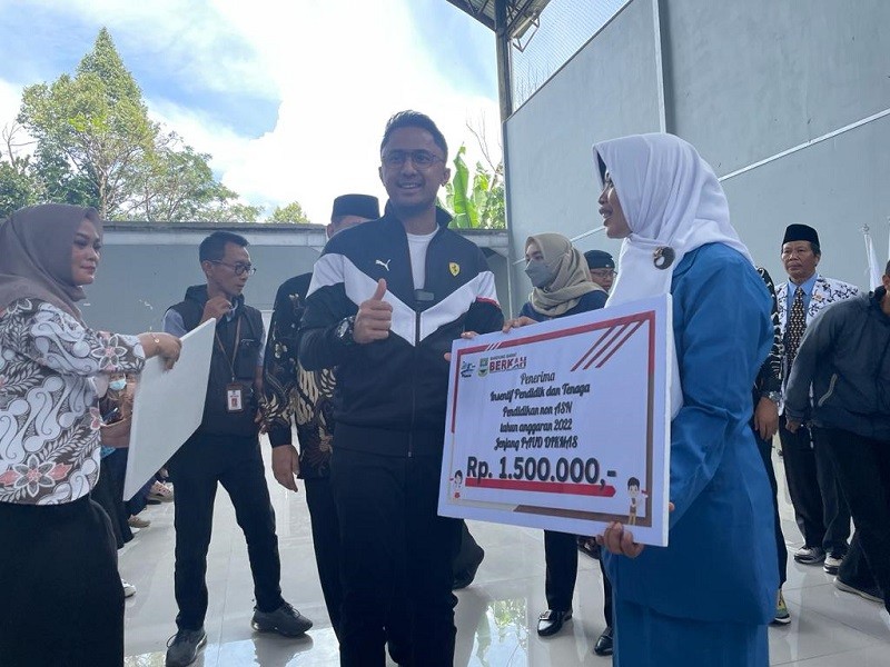 6.142 Guru Non ASN Diguyur Insentif, per Orang Dapat Rp1,5 Juta. (Foto: Adi Haryanto/MPI).
