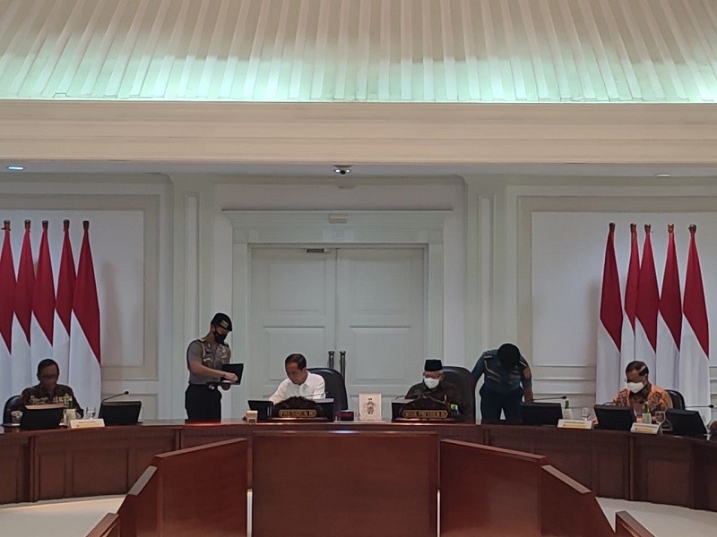 Ada Pergerakan 44 Juta Orang saat Nataru, Jokowi Minta Menteri Antisipasi Gangguan. (Foto: Raka/MPI).
