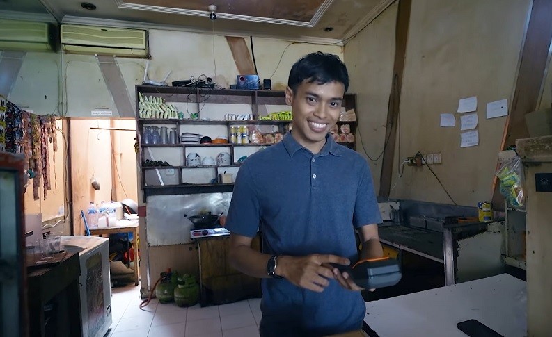 Lulusan SMK Ini Bisnis Kue Pancong Puluhan Rasa, Sukses Buka Banyak Cabang. (Foto: MNC Media(