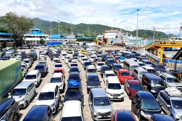 Jelang Nataru, Arus Kendaraan Masuk Jateng Melonjak 70 Persen  (FOTO:MNC Media)