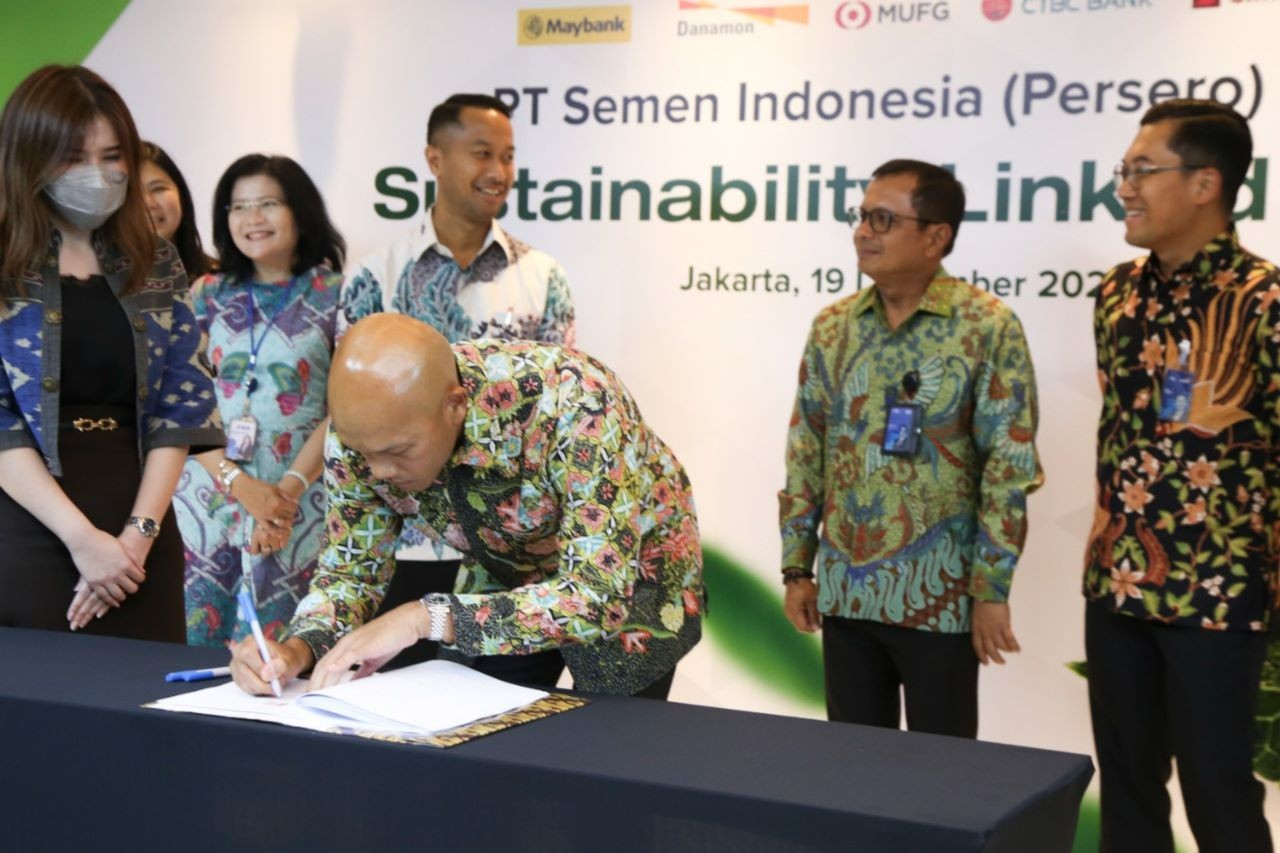 Garap Proyek Berkelanjutan, SIG Teken Perjanjian Kredit Sindikasi dengan 12 Bank (foto: MNC Media)
