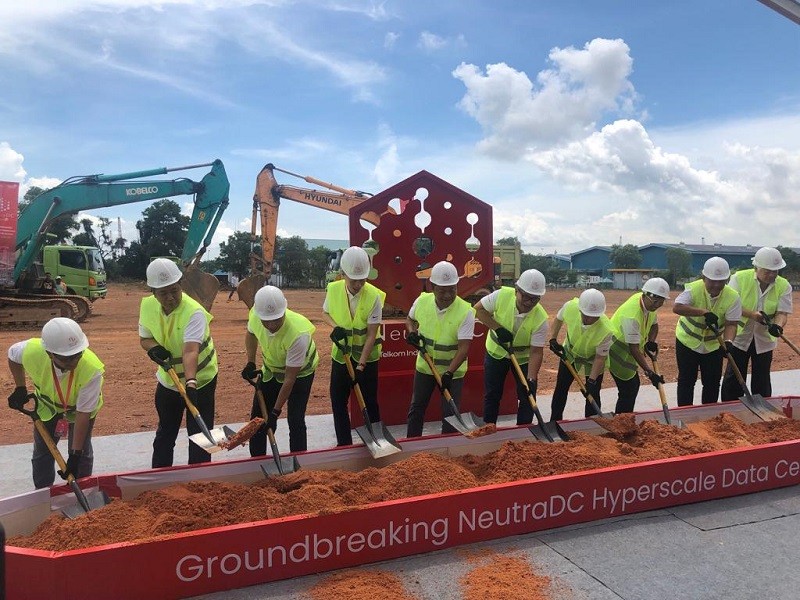 Bangun Data Center di Batam, Telkom Gandeng Singtel dan Medco Power. (Foto: Masirom/MPI).
