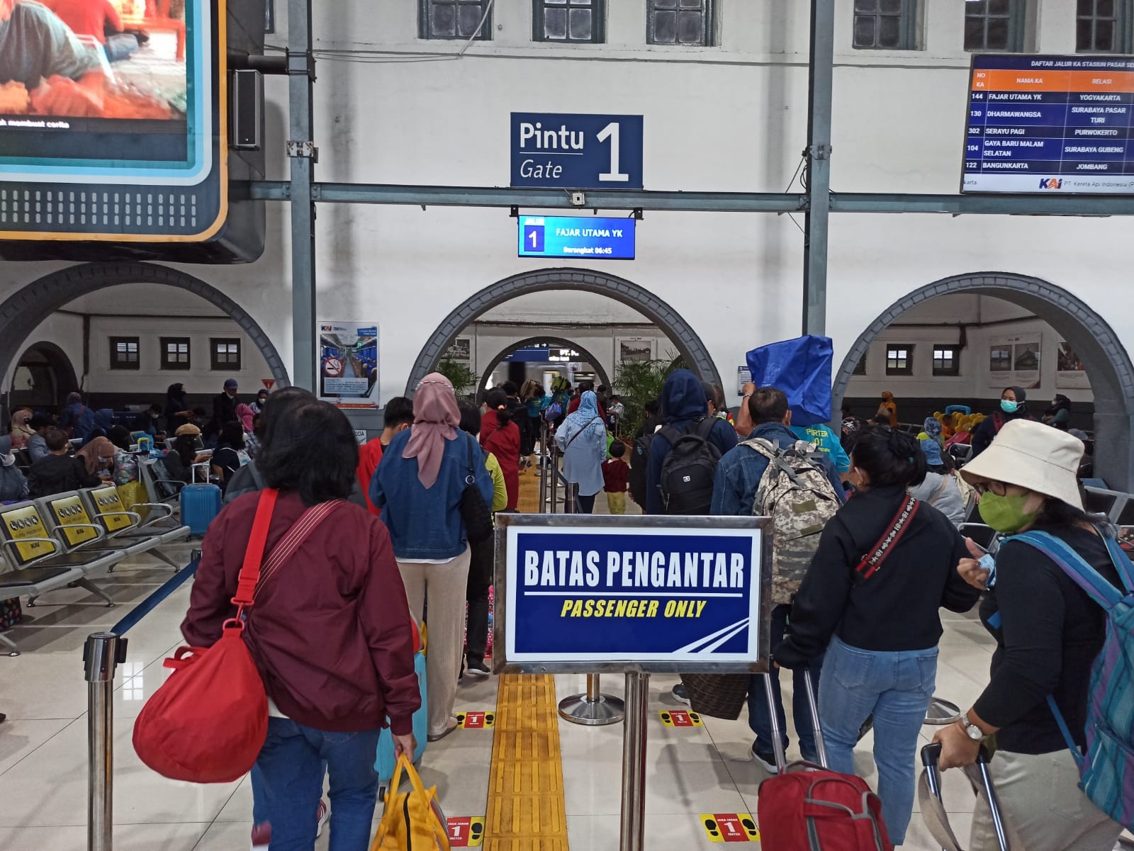 PT Kereta Api Indonesia (Persero) Daop 1 Jakarta mencatatkan keberangkatan penumpang sebanyak 38.000 dari Stasiun Gambir dan Stasiun Pasarsenen. 