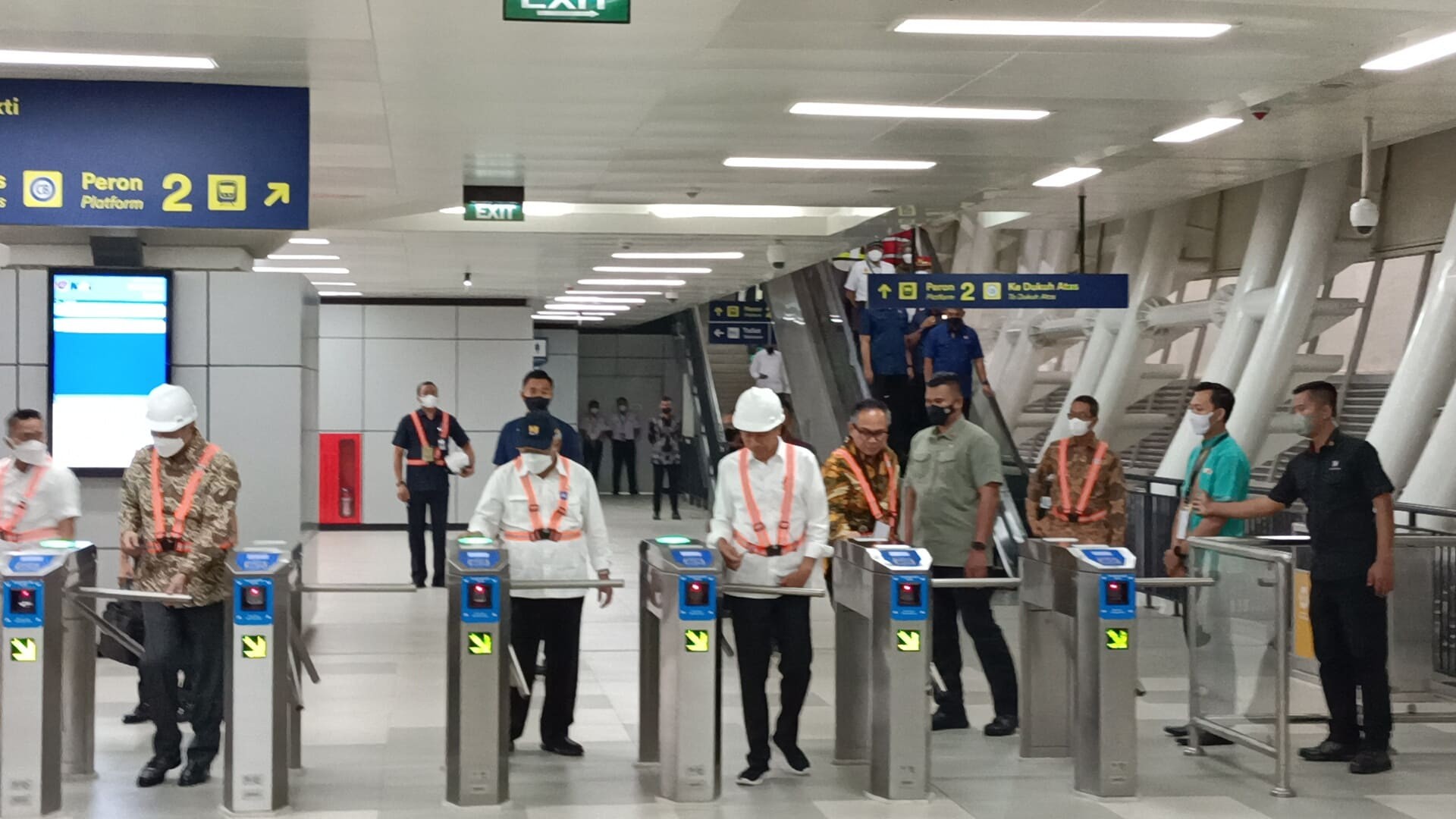 Jokowi Jajal Naik LRT Buatan INKA Tanpa Masinis ke Stasiun TMII (Dok.MNC)