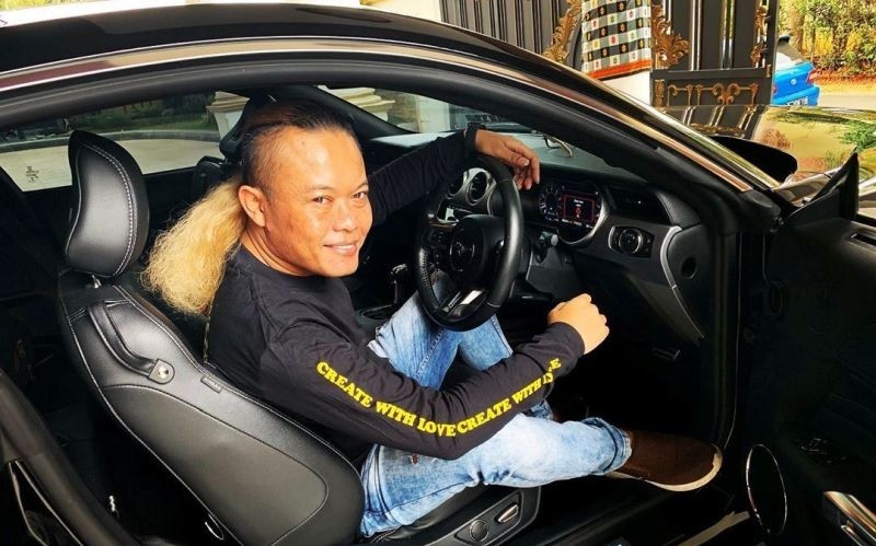 Artis yang Hobinya Koleksi Mobil Mewah