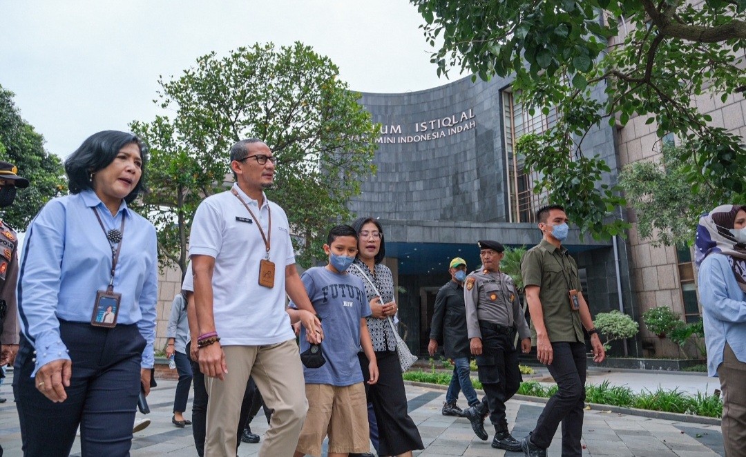 Sandiaga Blusukan ke TMII, Pantau Kesiapan Jelang Libur Tahun Baru (FOTO:Dok Ist)