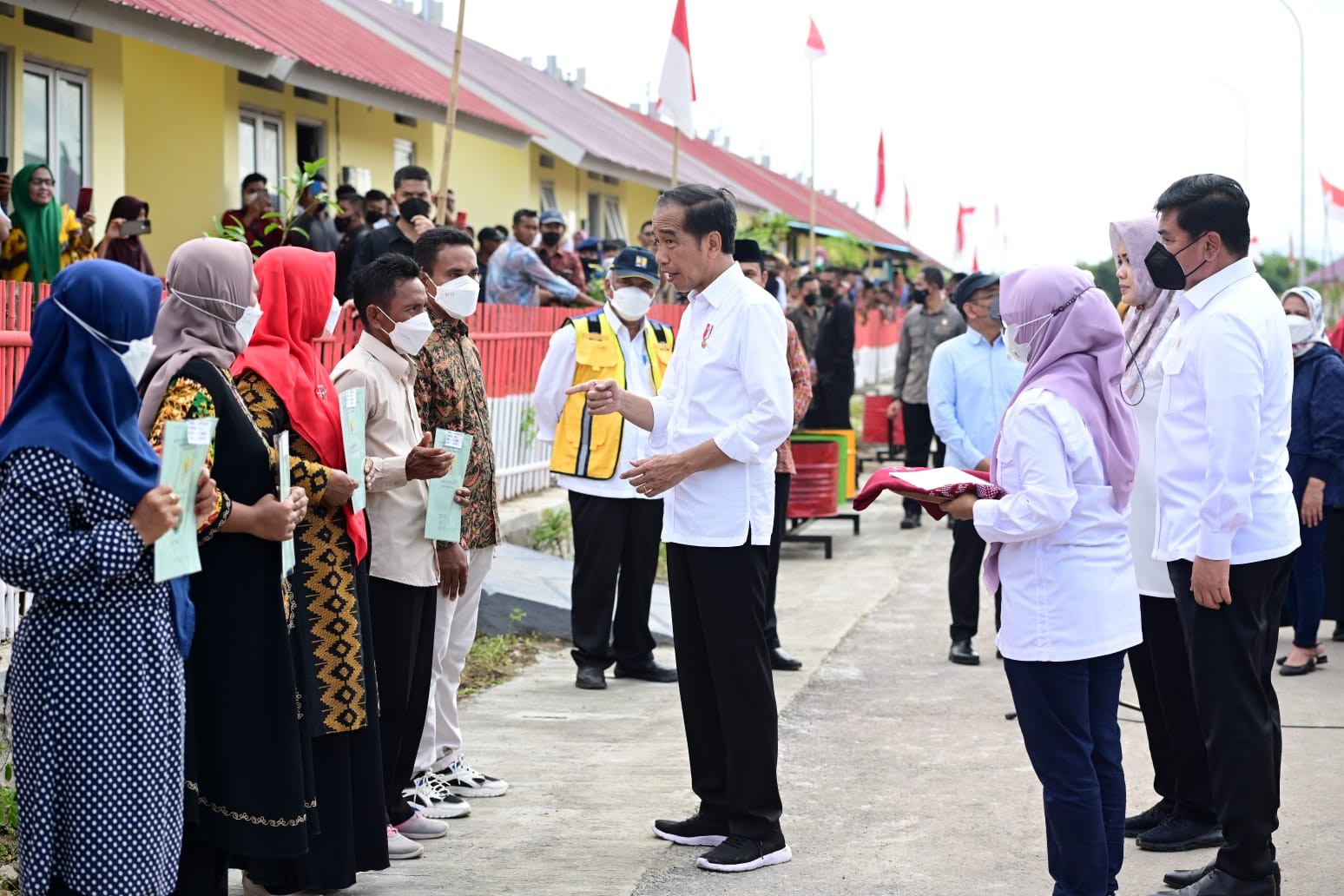 Jokowi Resmikan Hunian Tetap untuk Korban Badai Seroja di NTB. (Foto: Biro Pers Setpres)