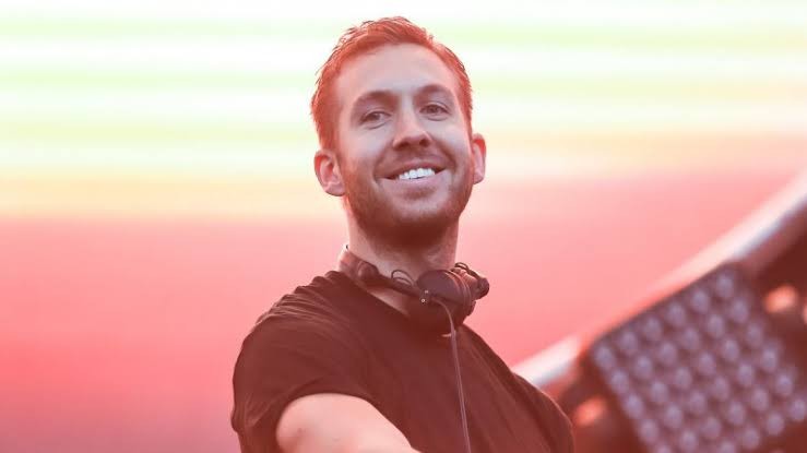 Calvin Harris merupakan seorang DJ, penyanyi, penulis lagu, sekaligus produser rekaman berkebangsaan Skotlandia.