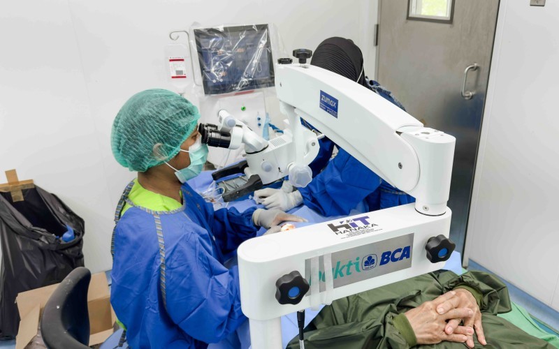 Operasi katarak
