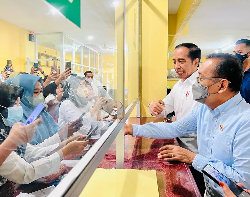 Jokowi Cek Pelayanan BPJS RSUD Arifin Achmad Pekanbaru. (Foto: MNC Media)