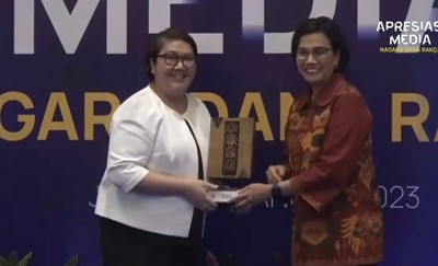 IDXChannel TV Raih Penghargaan dari Kementerian Keuangan (FOTO: MNC Media)
