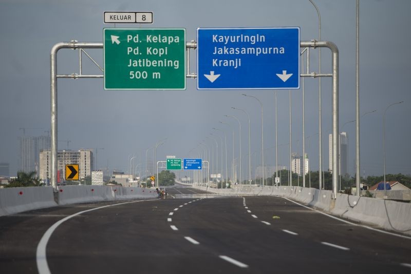 Tingkatkan Kualitas Air Baku, Pemprov DKI akan Hijaukan Kolong Tol Becakayu. (Foto: MNC Media)