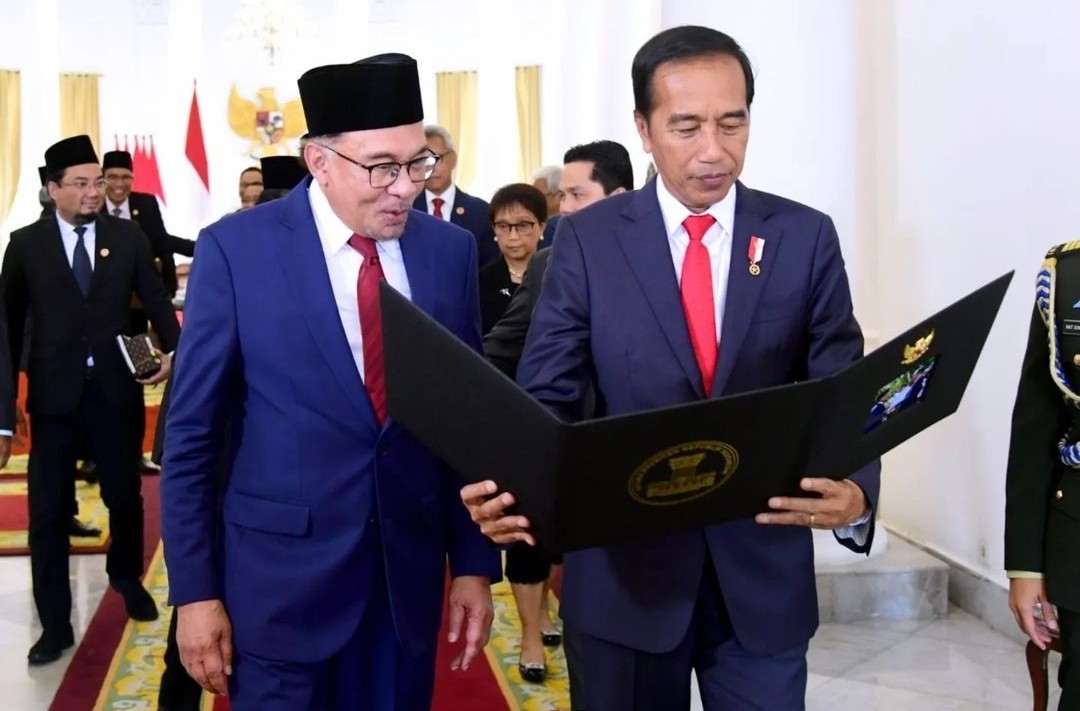 Bertemu Anwar Ibrahim, Jokowi Kantongi 11 Surat Minat Investasi Malaysia di IKN. (Foto: Biro Pers Setpres)