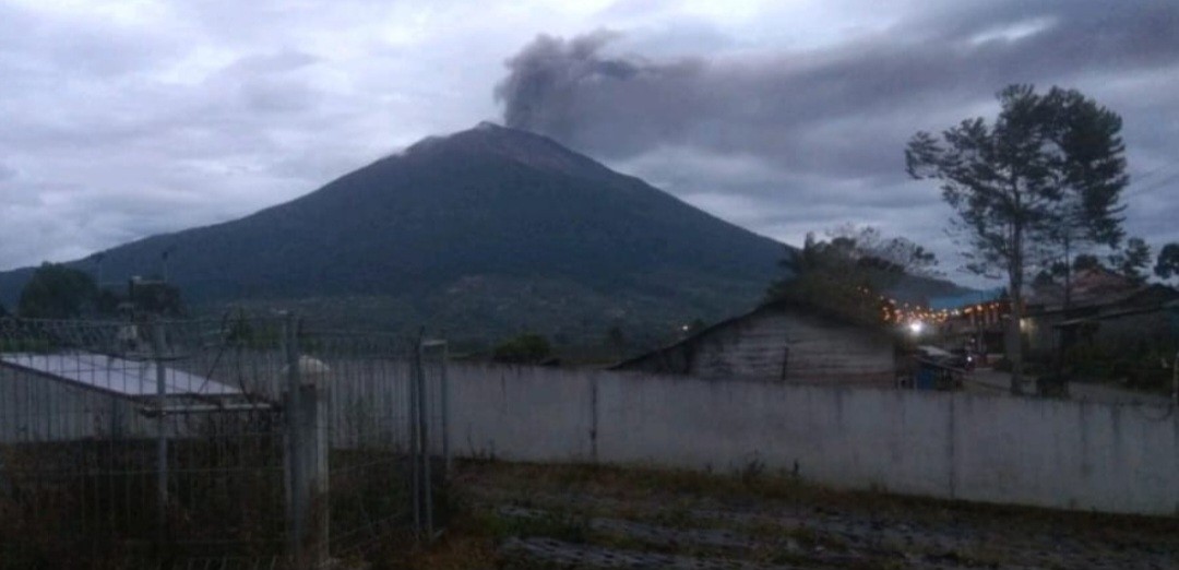 Kembali Erupsi, Maskapai Penerbangan Diimbau Hindari Jalur Sekitar Gunung Kerinci (FOTO:Dok Ist)