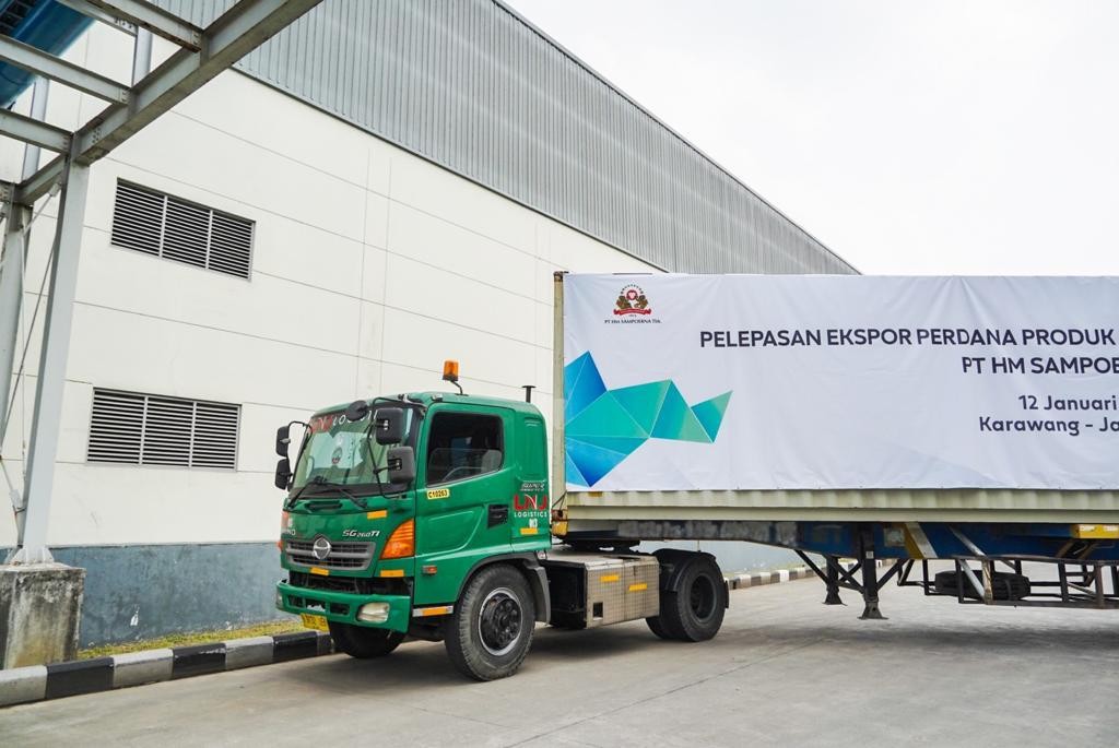 Airlangga Lepas Ekspor Perdana Tembakau Bebas Asap ke Malaysia dan Filipina (FOTO: Dok Sampoerna)
