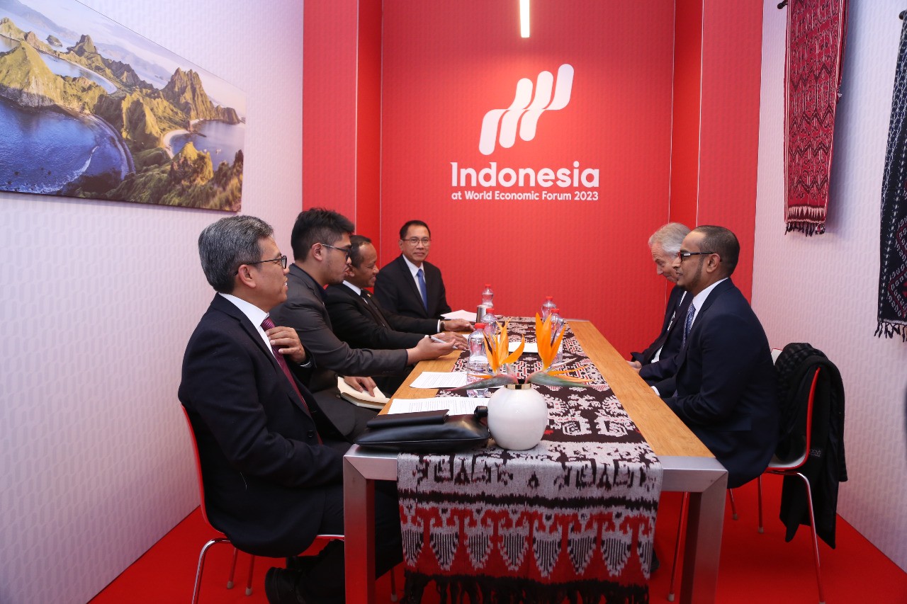 Tony Blair Mampir ke Paviliun Indonesia di Davos, Apa yang Dibahas? (FOTO: Delvi Sinambela/IDX Channel)