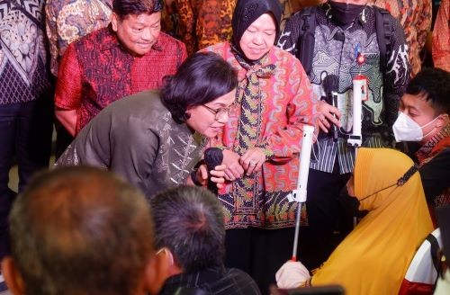 Temani Risma Kunker, Sri Mulyani Dukung Program Pengentasan Kemiskinan Kemensos. Foto: MNC Media.