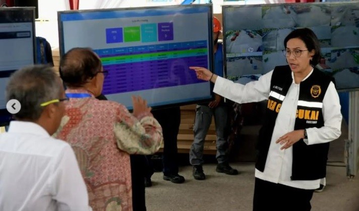 Kunjungi Cikarang Dry Port, Sri Mulyani: Titik Vital Arus Logistik di Jabodetabek. (Foto: IG @smindrawati).