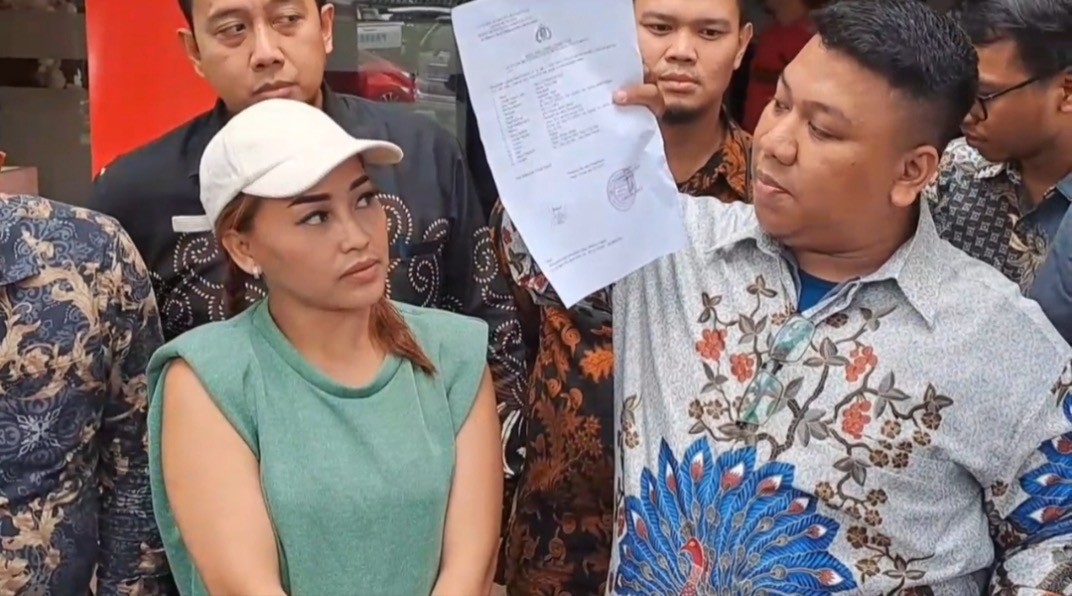 Kena Tipu Rp1,3 Miliar, Mpok Alpa Lapor ke Polres Metro Jaksel (FOTO: MNC Media)