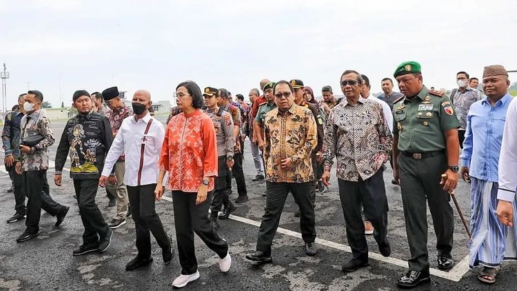 Mahfud MD Bareng Sri Mulyani Kunker ke Sumenep, Apa Agendanya?. (Foto: IG @mohmahfudmd)