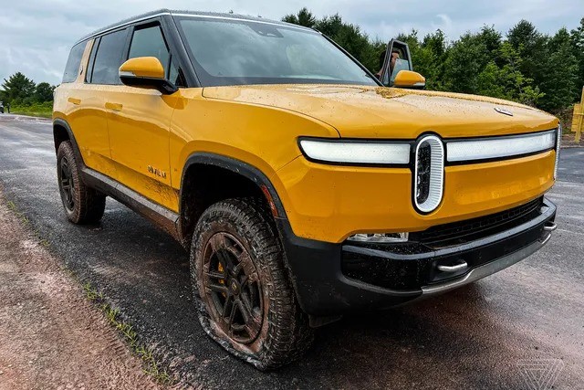 Badai PHK Rambah Industri Otomotif, Produsen Mobil Listrik Rivian Rumahkan Pegawainya. (Foto: The Verge/Dok)