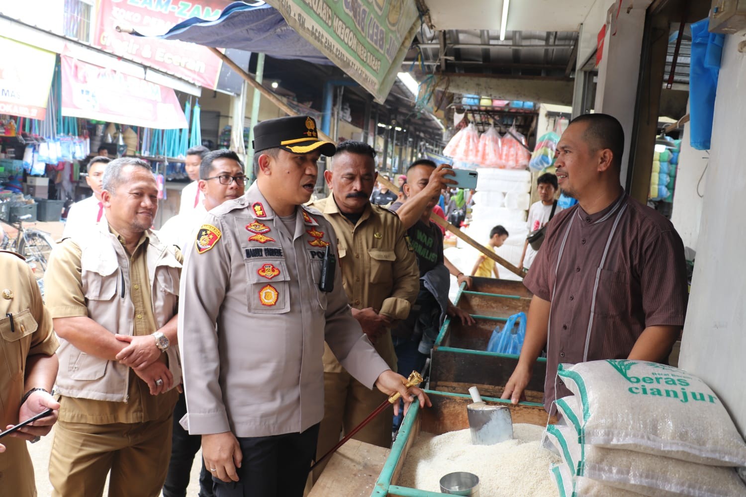 Harga Beras Melonjak Minyak Goreng Langka, Kapolres: Jangan Ada Penimbunan. (Foto: MNC Media)