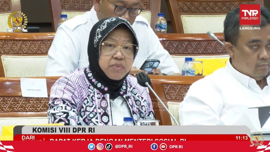 Risma Tanggapi Gagasan Pengintegrasian Penyaluran Bansos Satu Pintu. (Foto: Tangkapan Layar YT DPR RI)