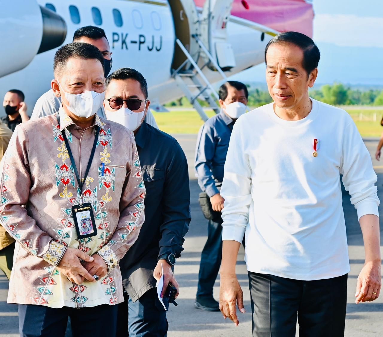 Mendarat di Aceh, Jokowi akan Resmikan Pabrik Pupuk hingga Serahkan KUR. (Foto: Setpres)
