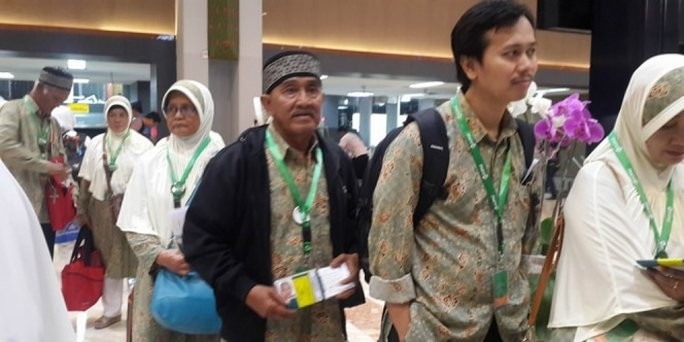 Kisah Inspiratif Umrah, Ojek 65 Tahun Narik Seikhlasnya, Malah Diberangkatkan ke Tanah Suci. (Foto: Courtesy/travelumrahhajiku.com))