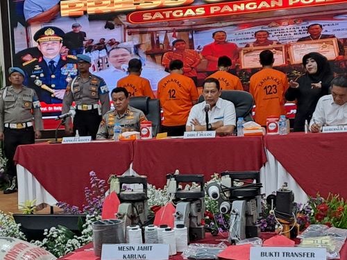 Satgas Pangan Tangkap Tujuh Pengoplos Beras Impor Bulog. Foto: MNC Media.