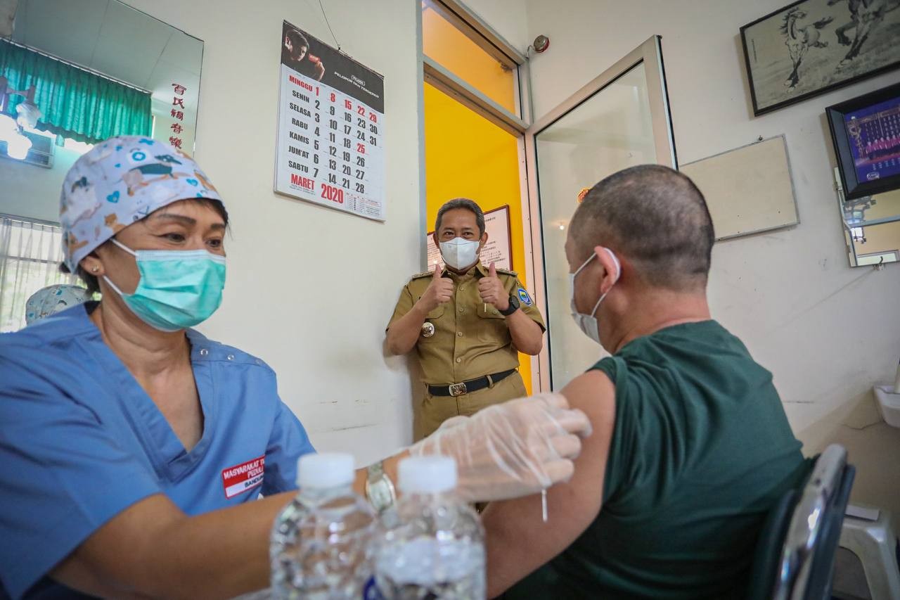Pemkot Bandung Genjot Vaksinasi Booster Meski Kasus Covid-19 Melandai. (Foto: Arif Budianto/MNC Media)