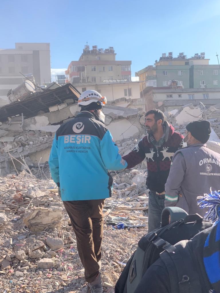 Cari Korban Gempa Turki, 233 Ribu Personel dan 12 Ribu Alat Berat Dikerahkan. (Foto: Camar Haenda/MNC Media)