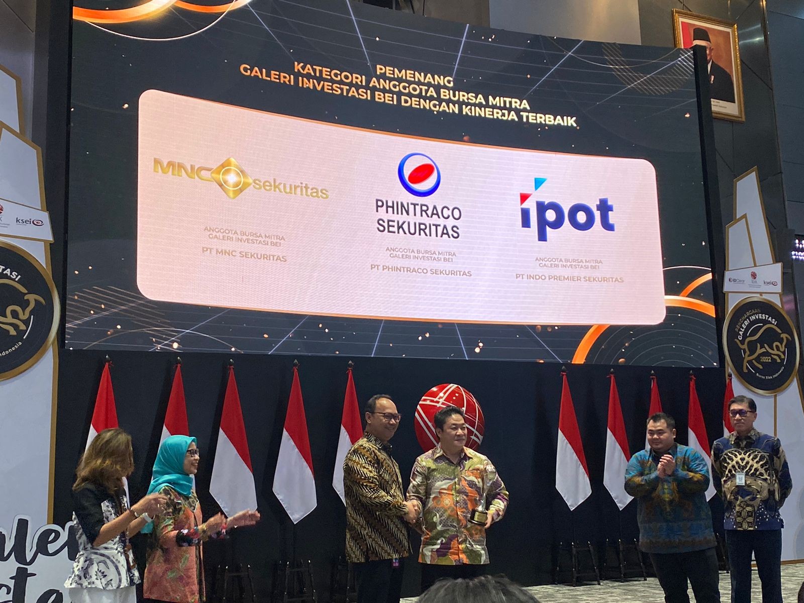 MNC Sekuritas Sabet Penghargaan Anggota Bursa Mitra GaIeri Investasi BEI Terbaik. (Foto: MNC Media)