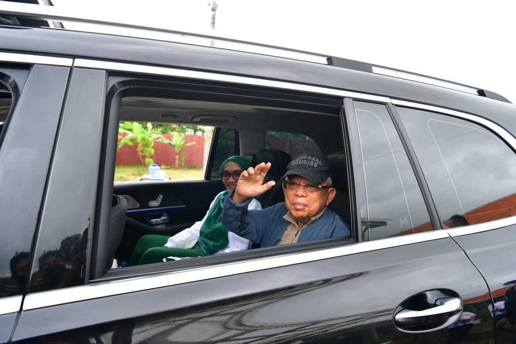Kala Ma'ruf Amin Kepo Jajal Mobil Paspampres. (Foto: Dok. Istimewa/Setwapres)
