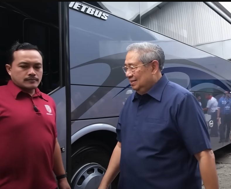 SBY Ternyata Penggemar Bus, Pesan Custom Langsung ke Bos Adi Putro. (Foto: Tangkapan Layan Youtube Adi Putro)